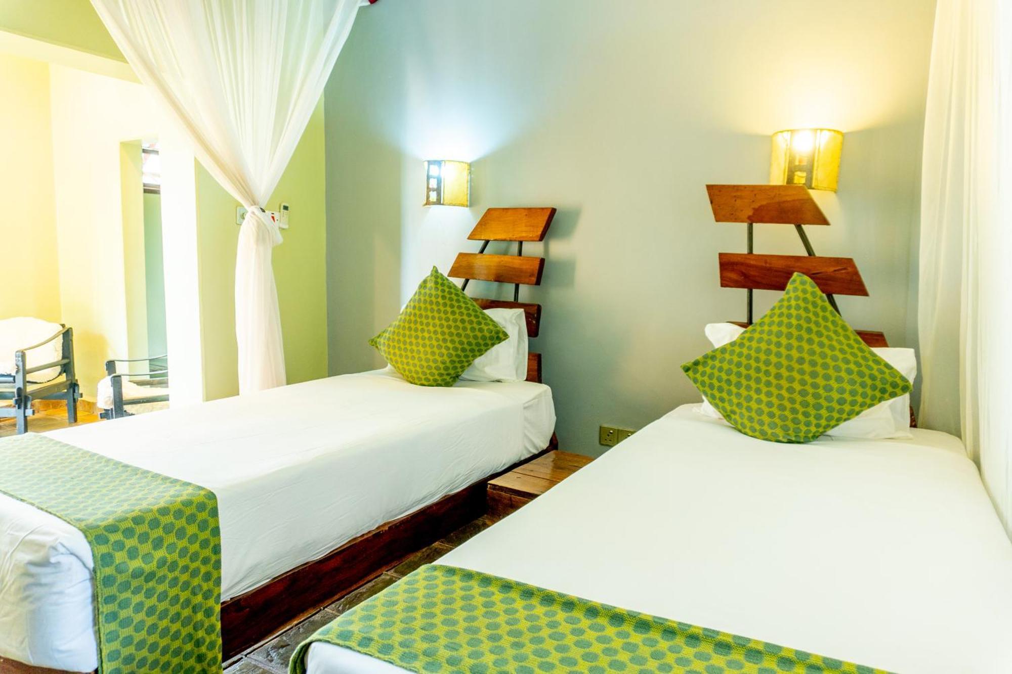 Weru Weru River Lodge Моши Екстериор снимка