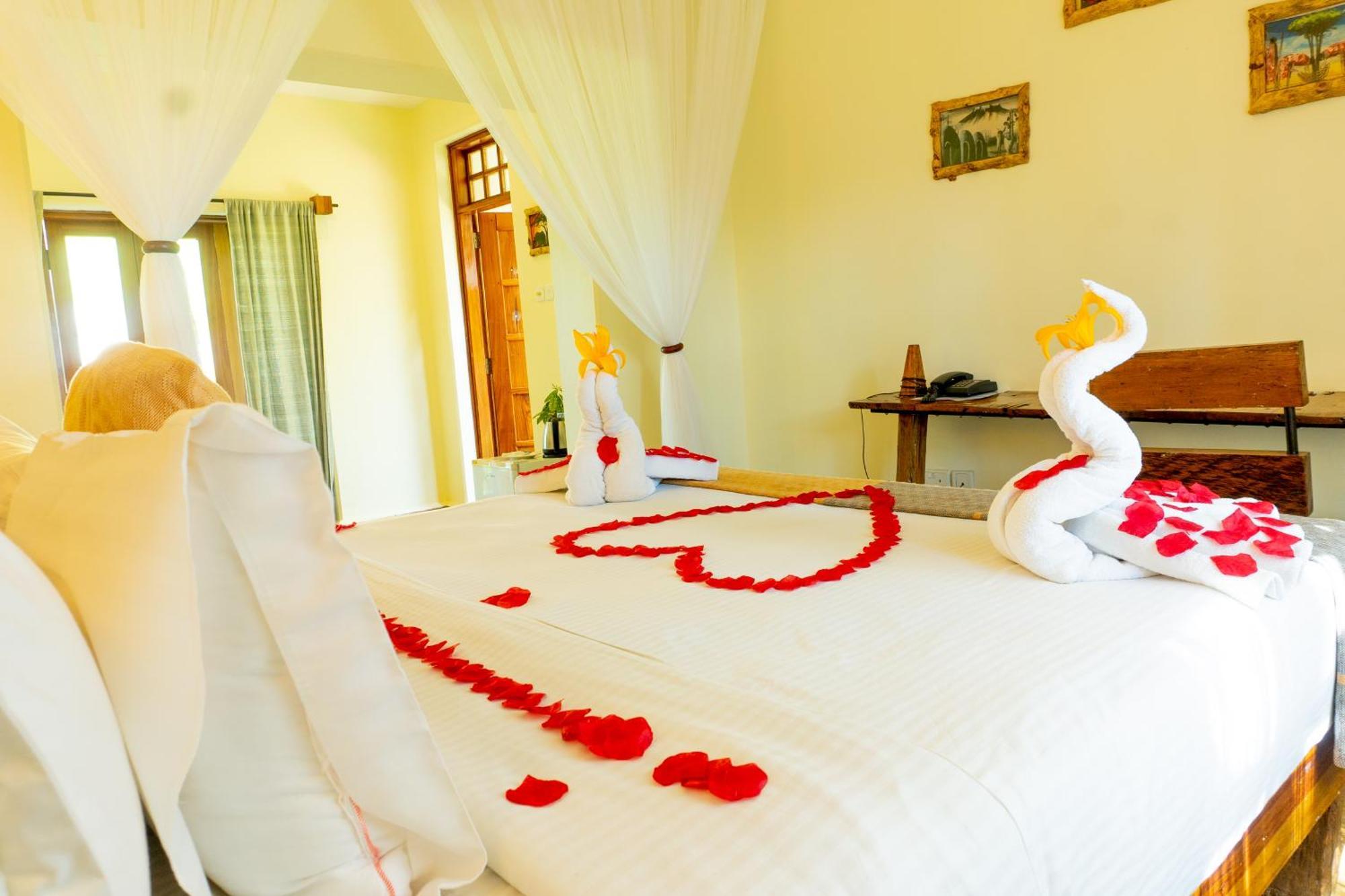 Weru Weru River Lodge Моши Екстериор снимка