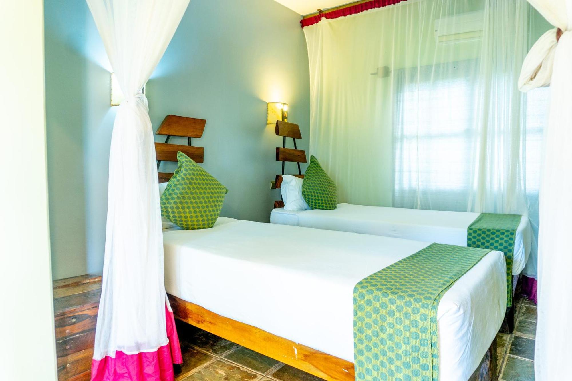 Weru Weru River Lodge Моши Екстериор снимка