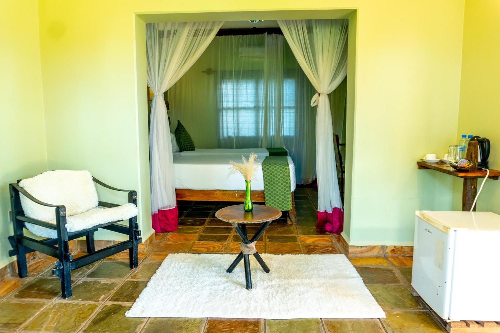 Weru Weru River Lodge Моши Екстериор снимка